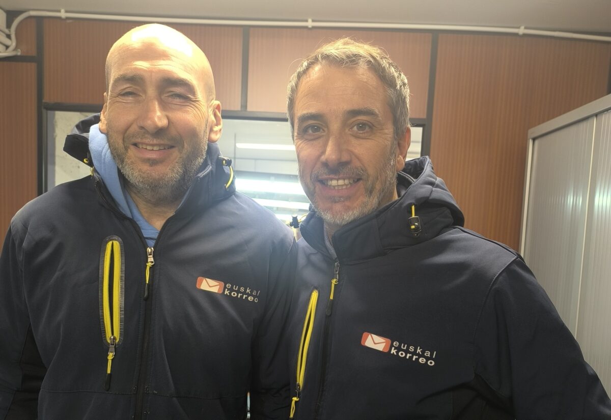 Representantes de Euskal Postalred en la entrevista de Gizatea
